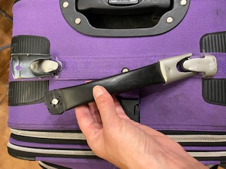 Etihad Airways complaint broken handle of the suitcase
