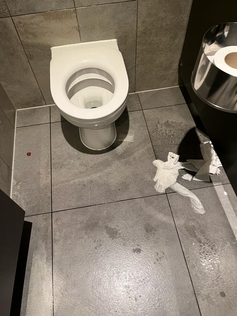 Vue Cinemas complaint Dangerous unhygienic toilets