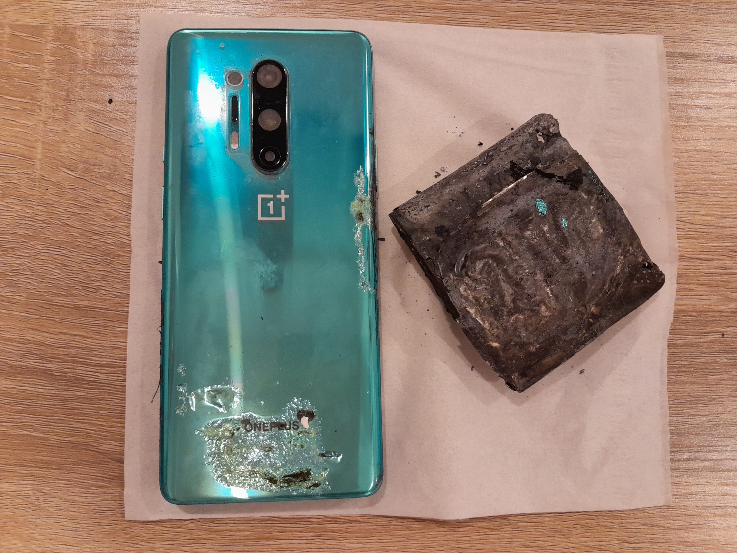 OnePlus 8 Pro Mobile Caught Fire